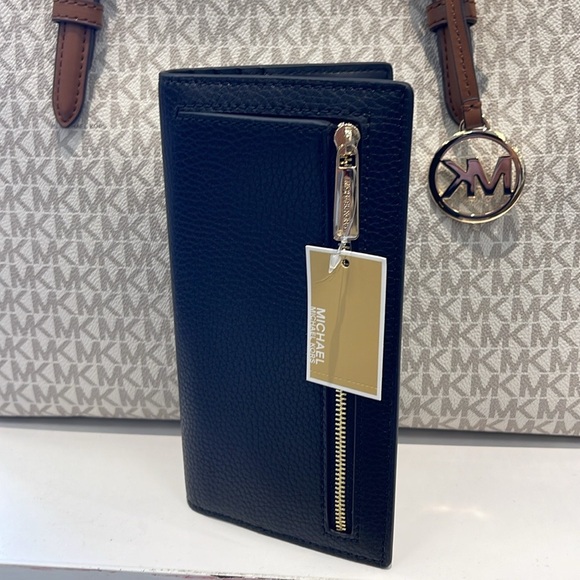 Michael Kors Reed Large Bifold Pebbled Leather Snap Wallet Card Case 
Black 
NWT - Picture 7 of 16